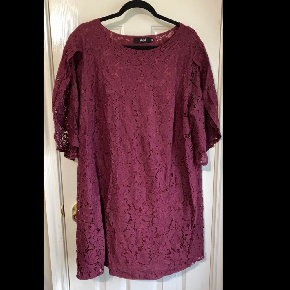 Alya burgundy lace dress